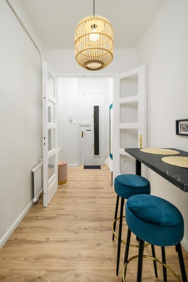 Stylish Spot By The River Danube Budapest Exterior foto